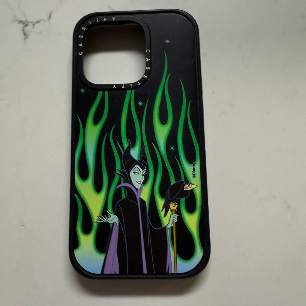 CASETIFY - Disney Villains Fury Case - Maleficient Magsafe iPhone 14 PRO